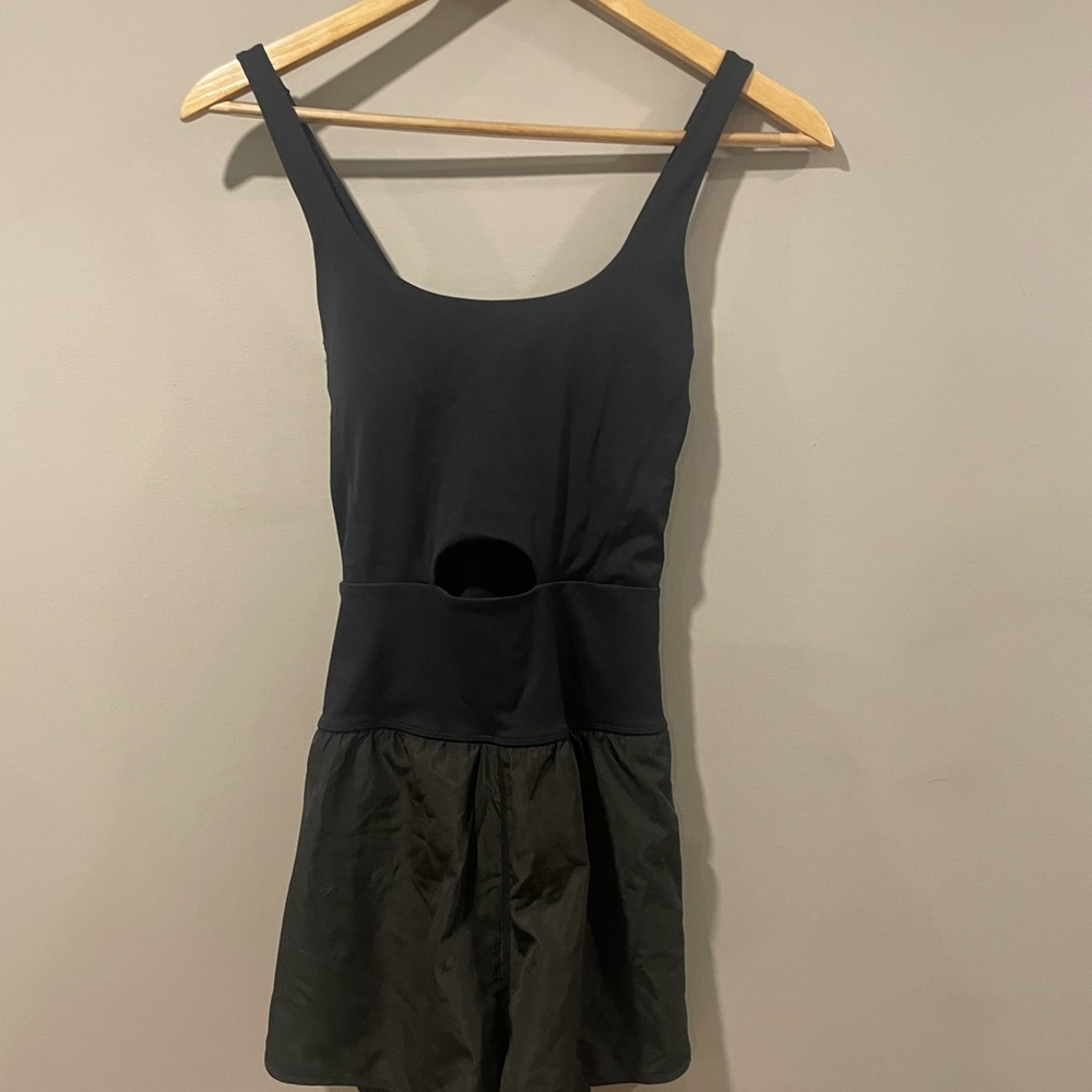 Women’s black active jumper